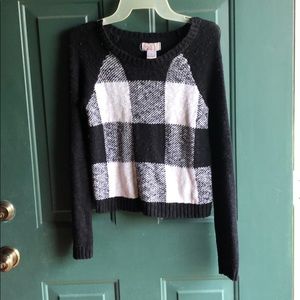 Checker designed sweater